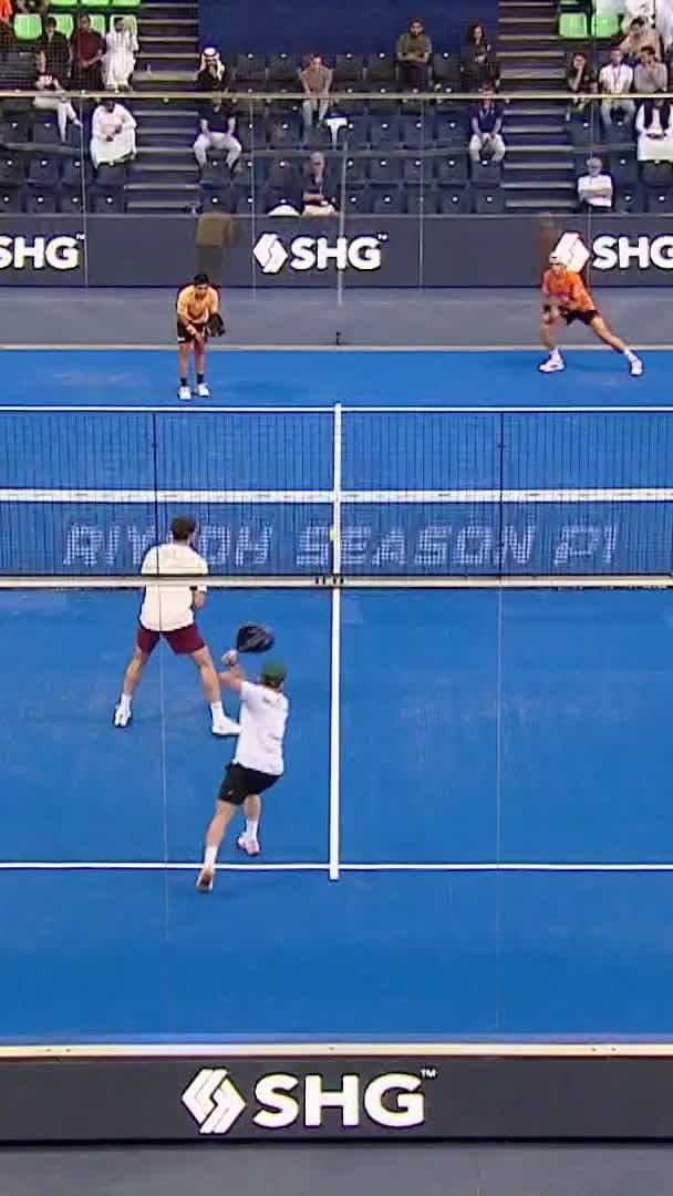 Big jump at the net from Galan to hit an x3 and win the break point