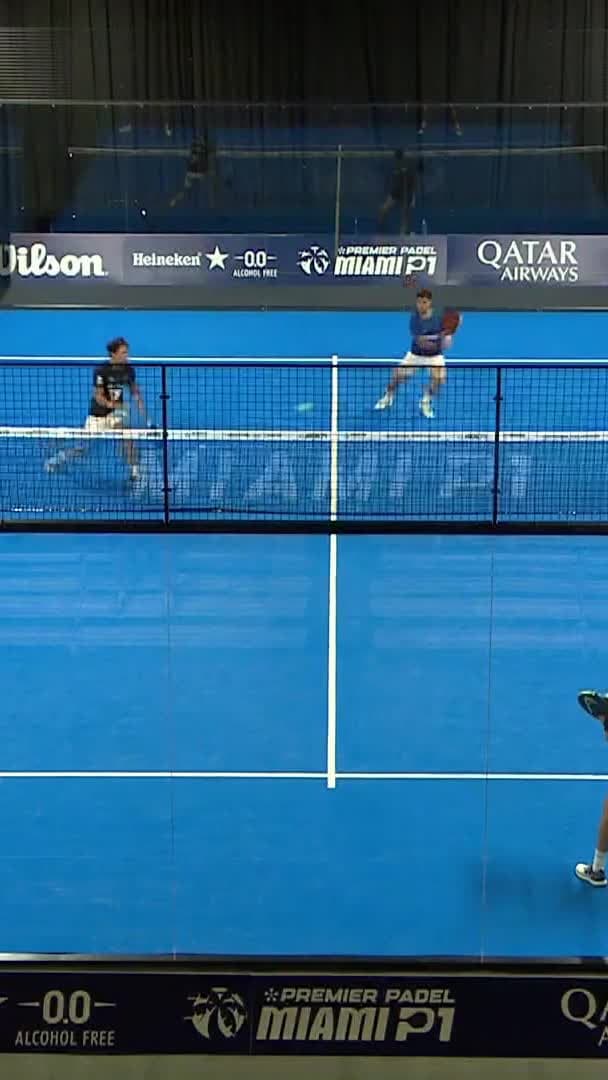 Jofre hits a very powerful smash