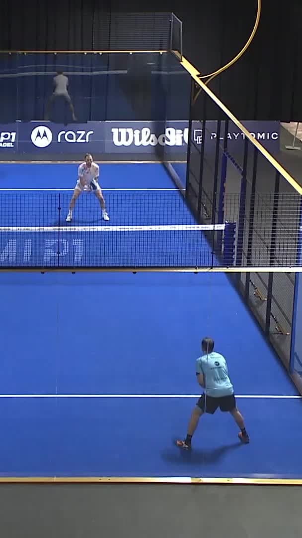 Wonderful point with a bit of everything, starting with a return from outside the court by Belluati, and finishing with an incredible forehand by Sager