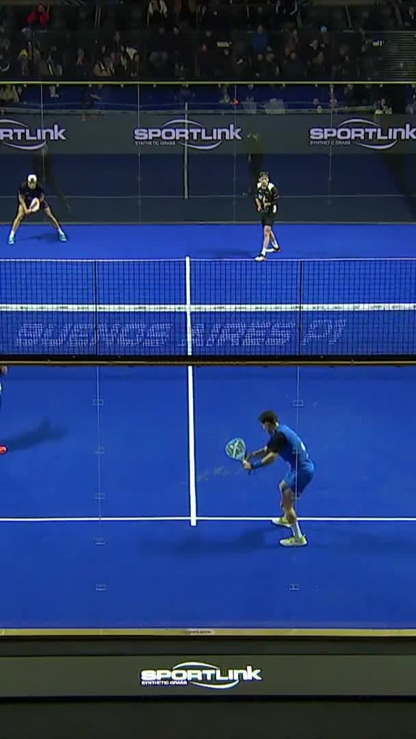 Lebrón puts amazing spin on the ball to force the break point