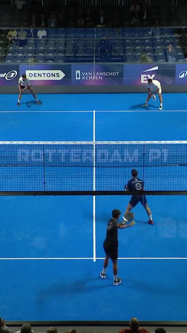 Gutiérrez reaches an impossible ball