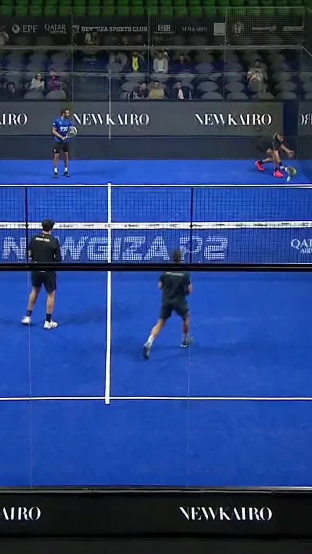 Aboulkassem commits an easy error that gives the opponents the first set