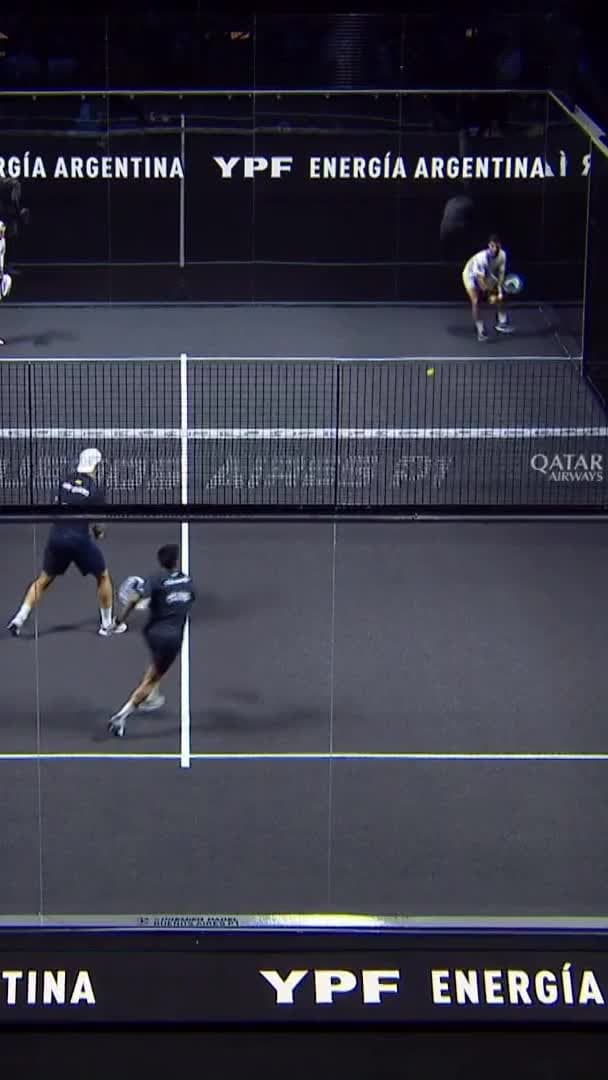 Fantastic backhand shot by Chingotto from out of the court to win the first set alongside Galan