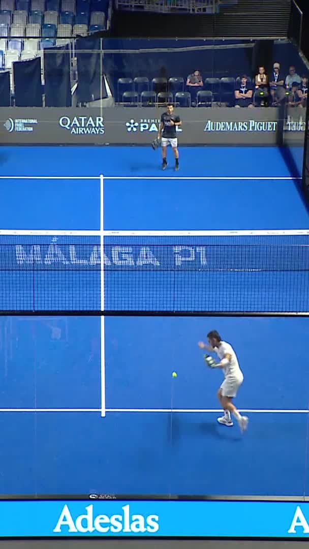 Del Castillo puts it away with a thunderous forehand