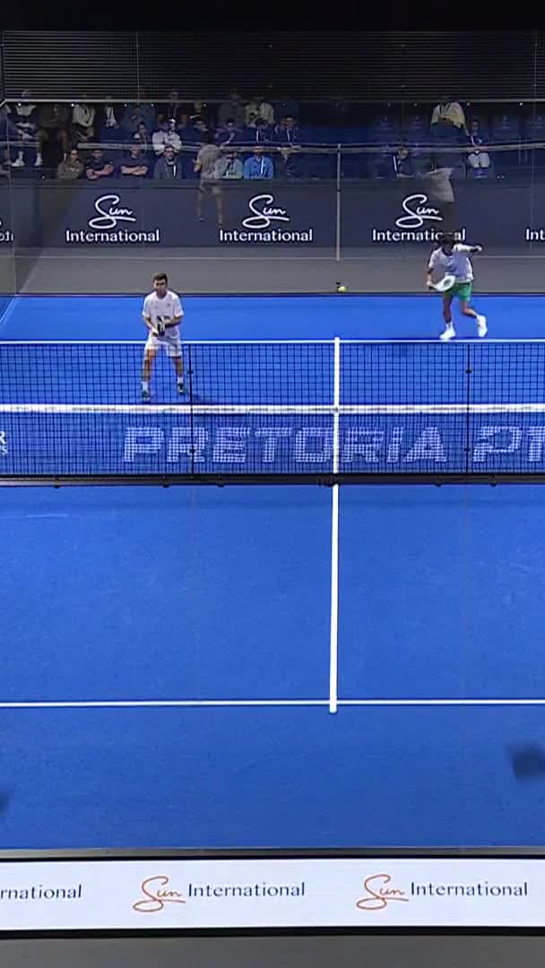 Set point. Nieto aims for the glass