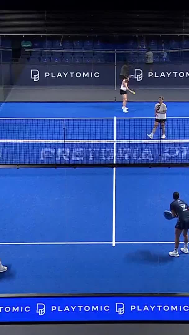 Great backhand from Rodriguez to save the first break point