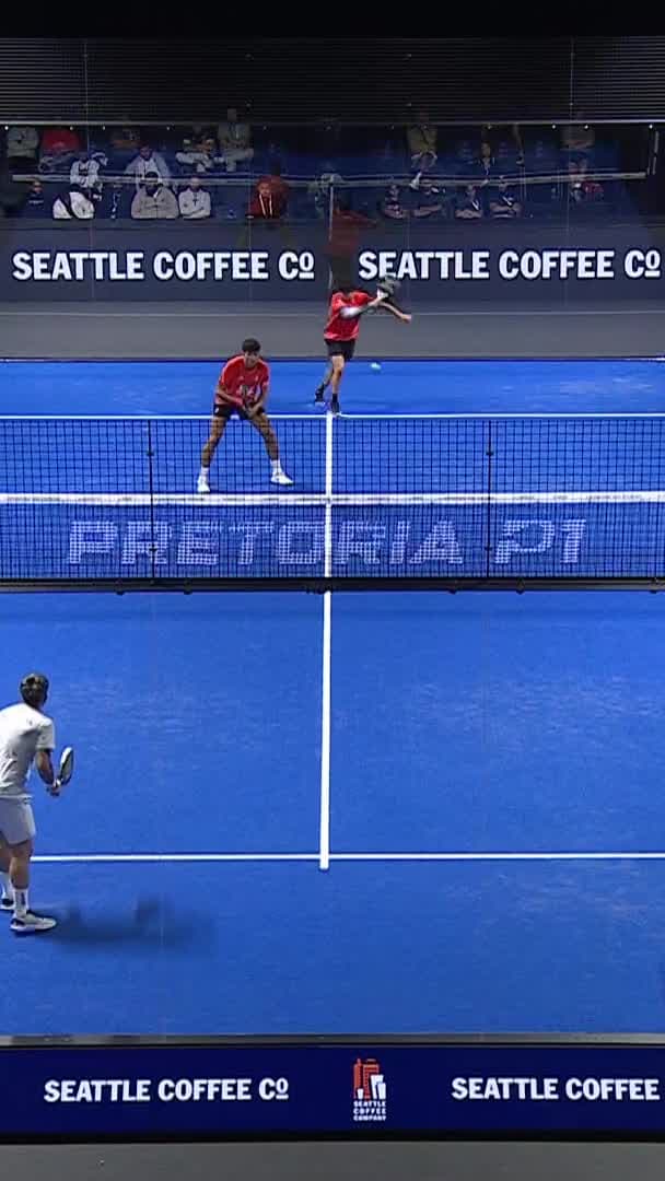 Good volley from Coello in a net exchange