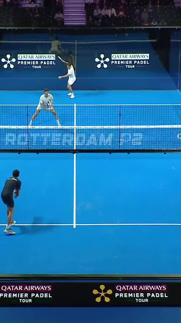 Richters hits a very powerful smash