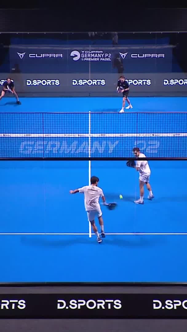 Great defense from Franco Stupaczuk with the backhand volley