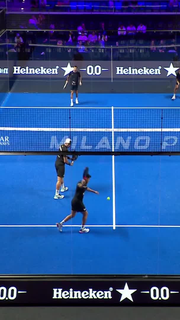 Chingotto makes it 4-1 with a drop shot