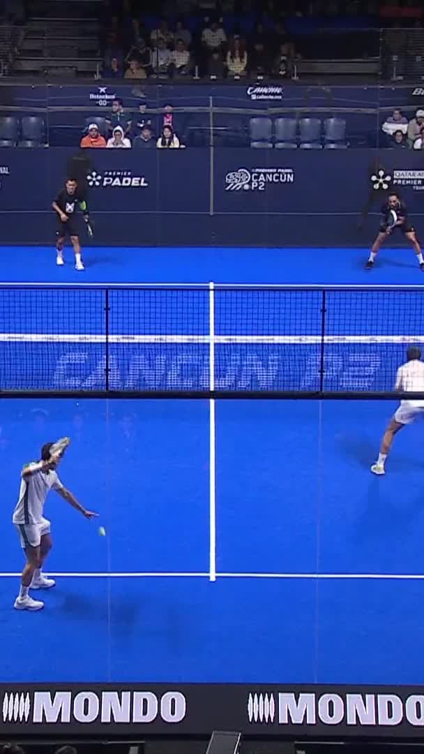 Coello hits a powerful smash
