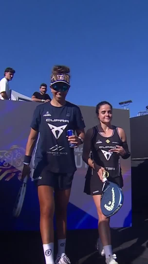 Josemaría and González make their way onto the court